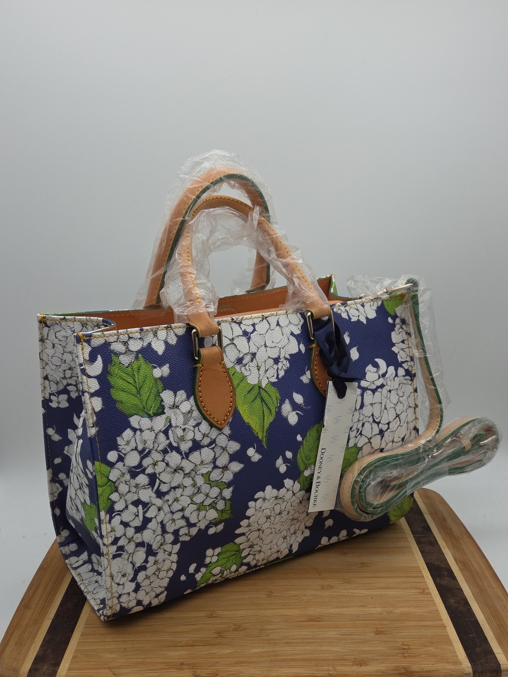 NWT Dooney and Bourke Hydrangea Janine Satchel Bag - Picture 4 of 16